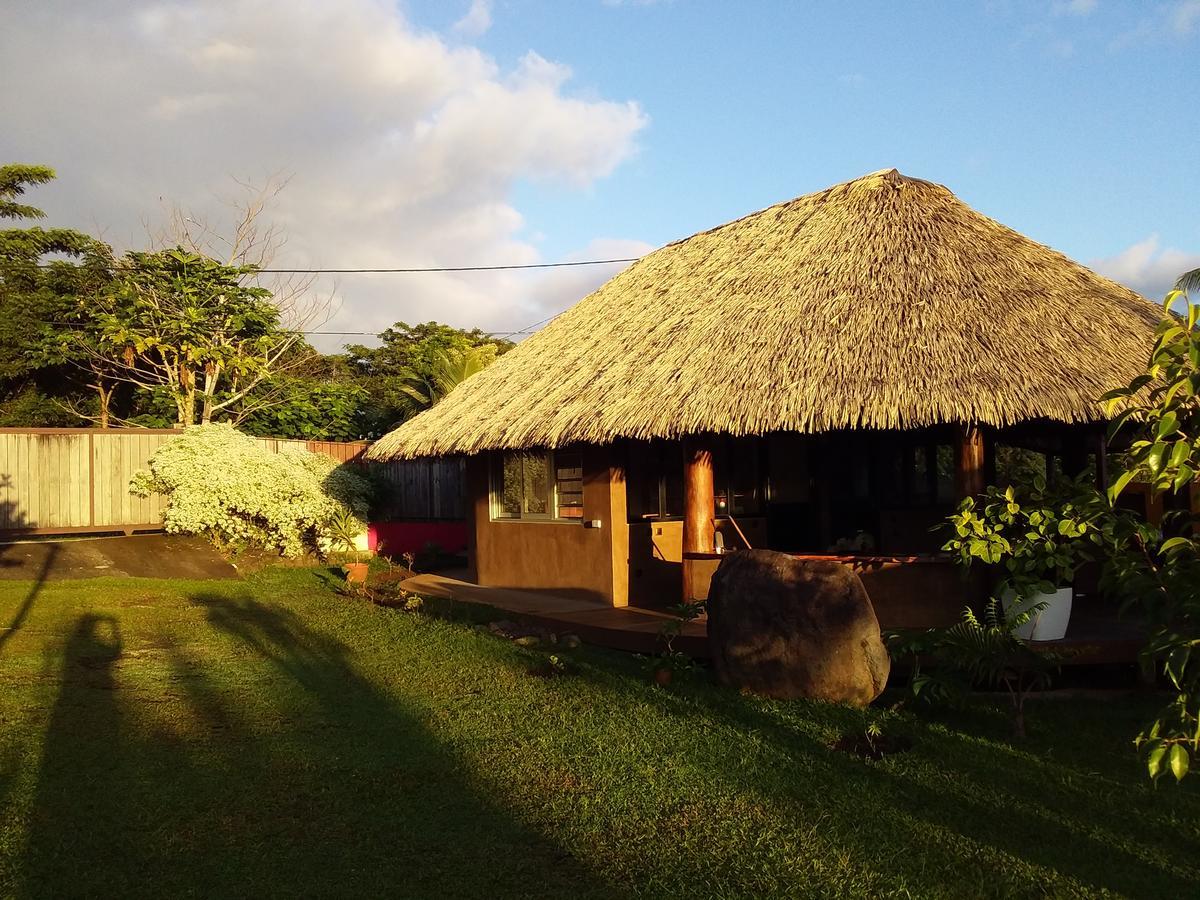 Omati Lodge Taravao Exterior photo